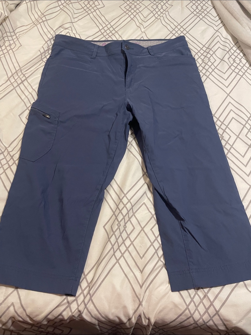 Women’s Navy Blue Performance Capris
